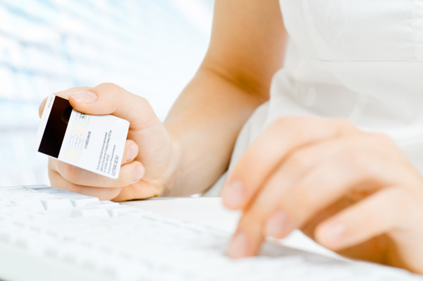 Assessing Customer Engagement Tactics of Top Canadian Travel Rewards Credit Cards