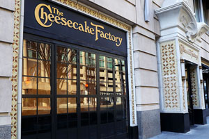 Loyalty360 Reads: August 4 | Cheesecake Factory Launching Rewards Program; Pizza Hut Optimizes Digital Customer Experience; and More