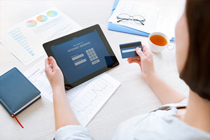 Challenger Banks vs. Traditional Banks: Reimagining the Race to the Top