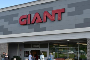 Loyalty360 Reads: October 1 | The Giant Company launches Instant Delivery; Dollar Tree to Sell More Items Above $1; and More