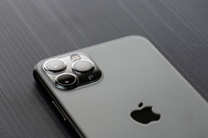Apple Brand Loyalty Hits All-Time High as Samsung Loyalty Dives