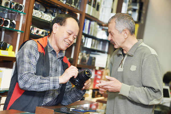 Are Store Associates Equipped to Deliver Memorable Customer Experiences?
