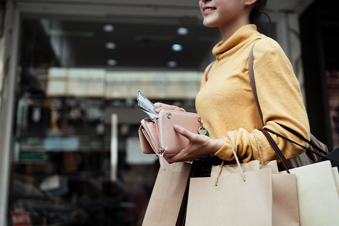Emotional Loyalty vs Discounts: What Actually Retains Customers