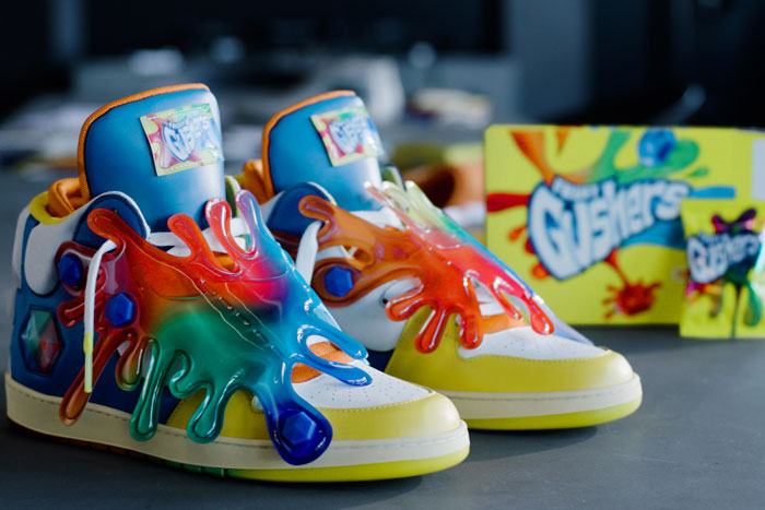 Loyalty360 Reads: May 24: Global Travel Surpasses Pre-Pandemic Levels, Gushers Virtual Sneakers in the Metaverse, and More