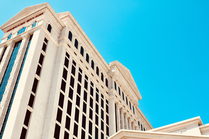 Caesars Partners with DraftKings to Increase Relevance